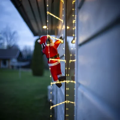 LED jõuluvana redelil 